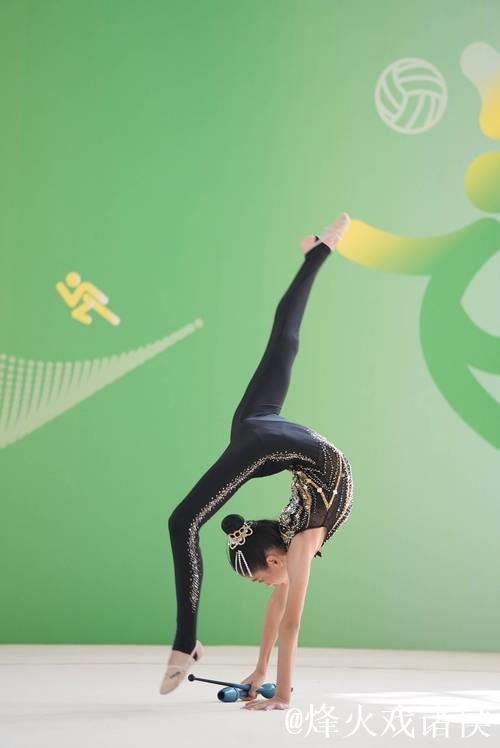 艺术体操冠军校园“炫技” 青春在中华体育精神中绽放 艺术体操冠军校园“炫技” 青春在中华体育精神中绽放